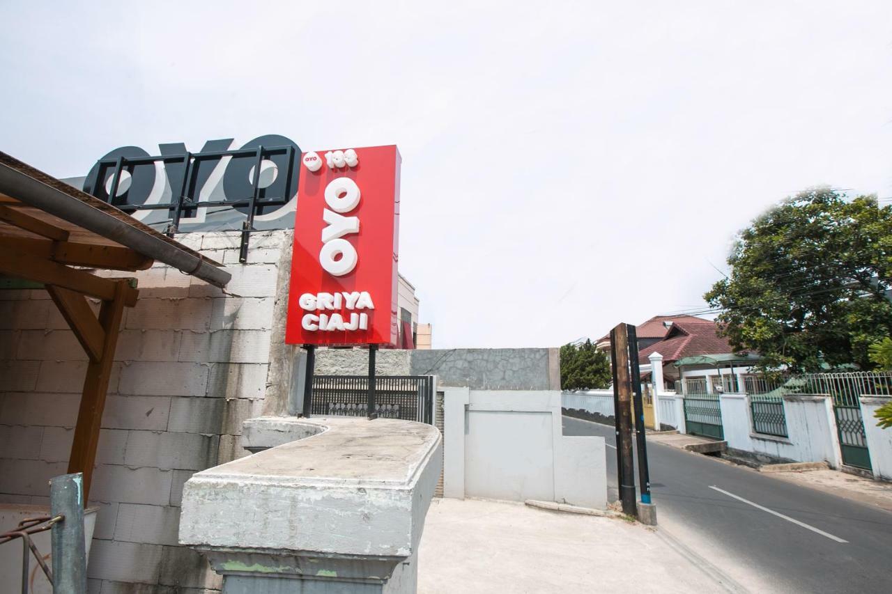 Hotel Oyo 133 Griya Ciaji Giacarta Esterno foto